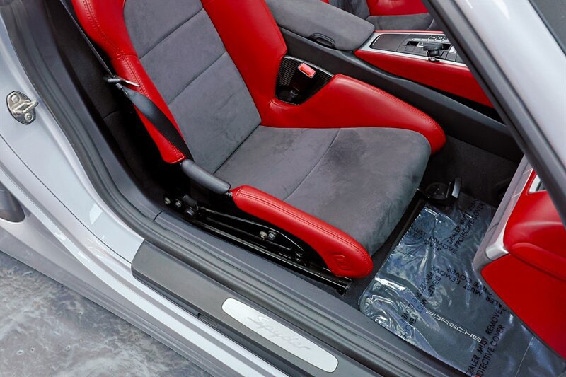 Used 2016 Porsche Boxster Spyder RWD image 99