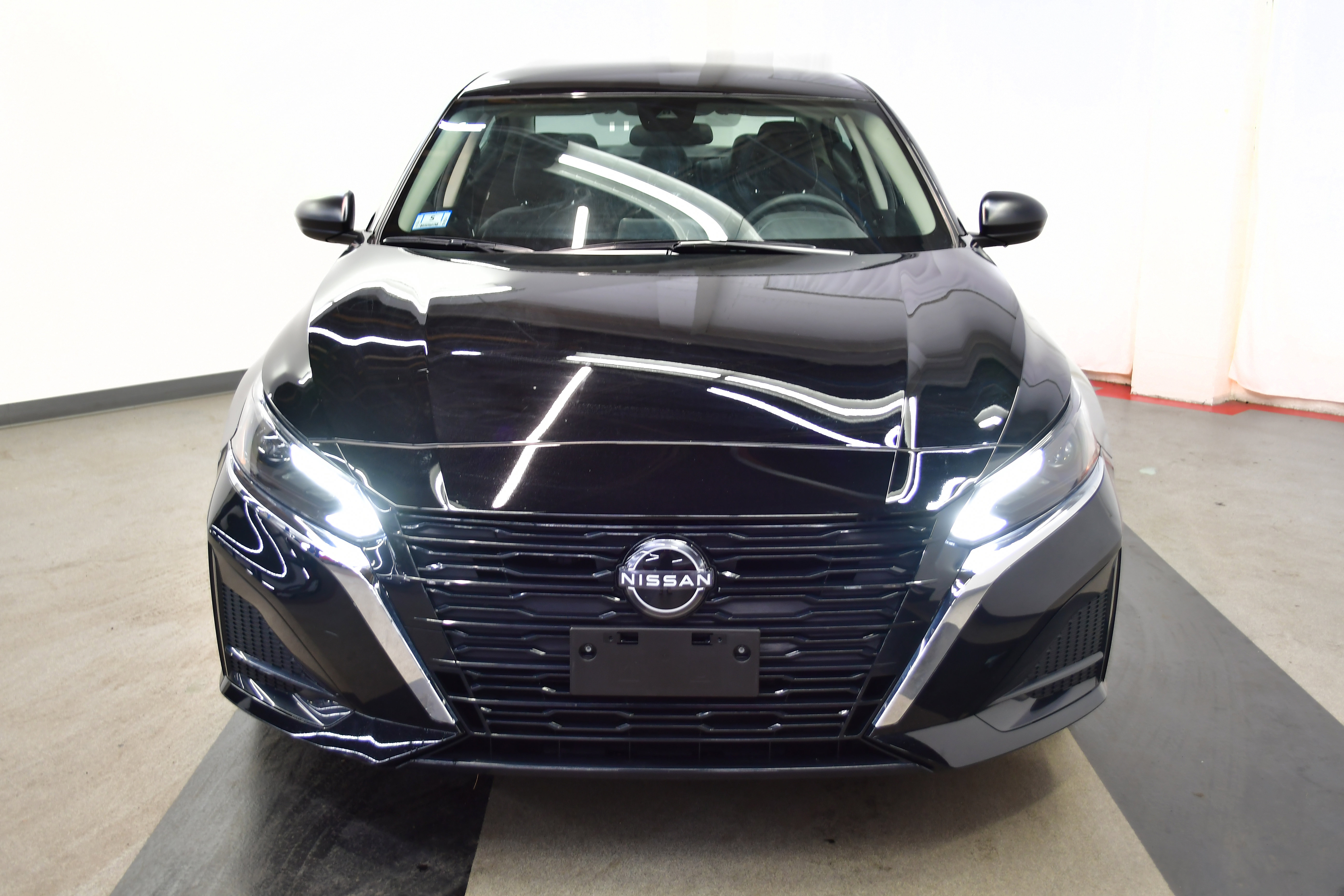 Used 2025 Nissan Altima 2.5 SV image 3