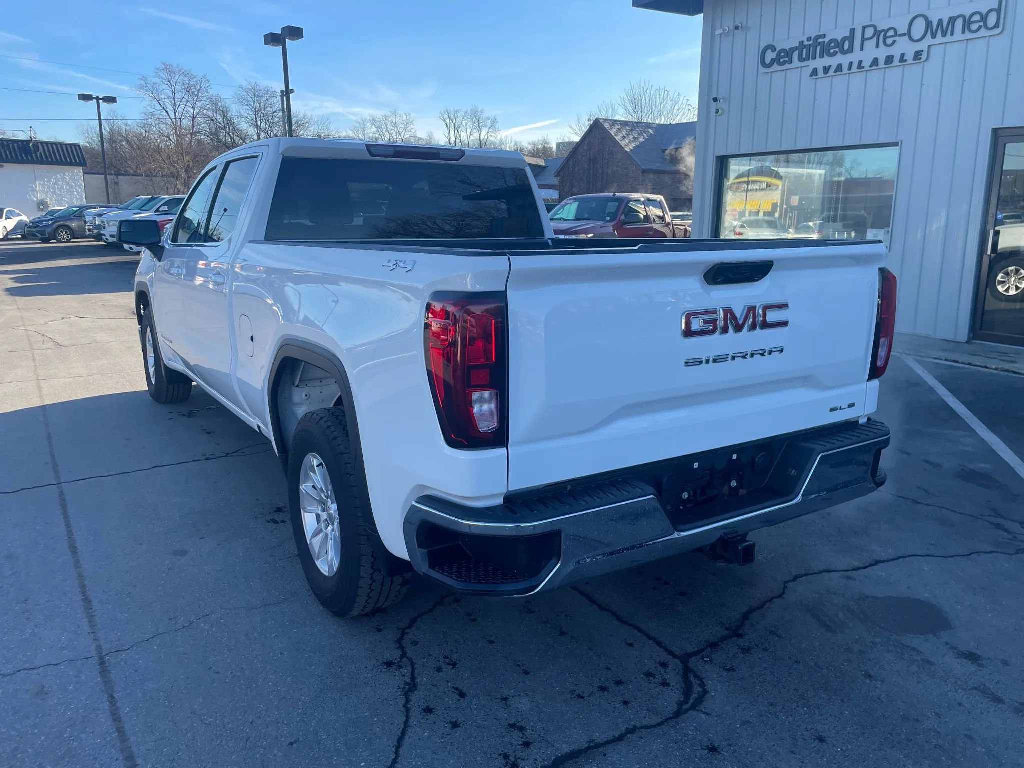 Used 2023 GMC Sierra 1500 SLE image 4