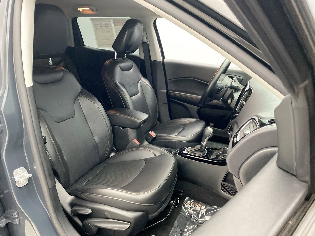 Used 2018 Jeep Compass Limited w/ Navigation Group AWD/4WD image 24
