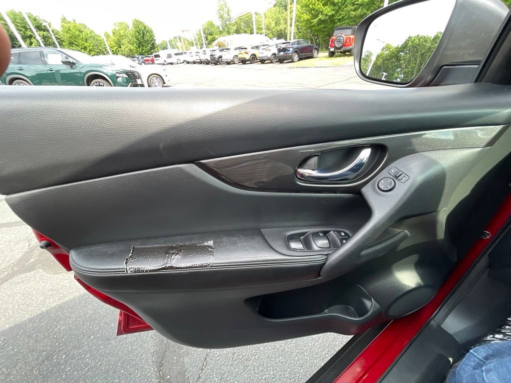 Used 2019 Nissan Rogue SV AWD/4WD image 9