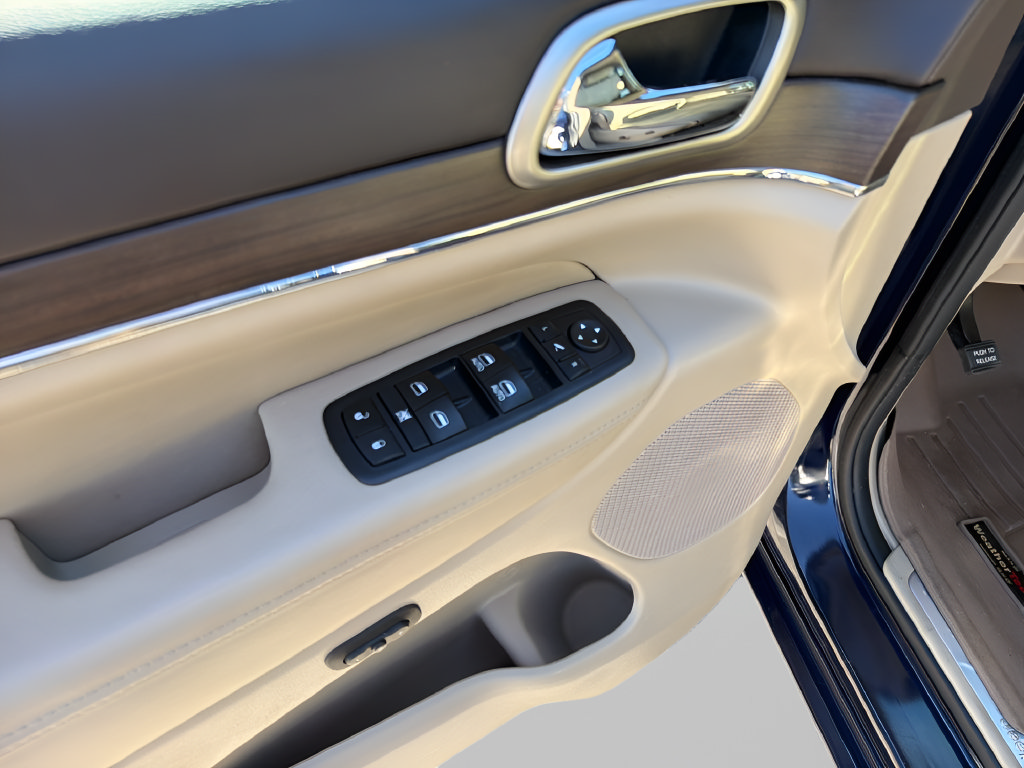 Used 2017 Jeep Grand Cherokee Overland RWD image 17