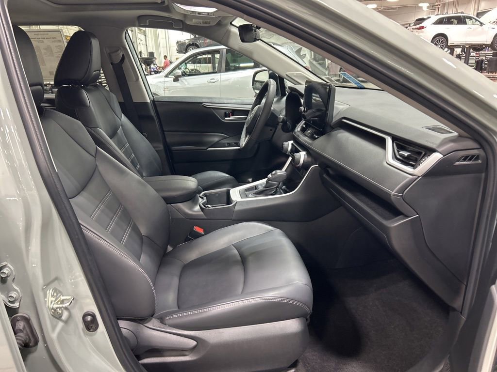 Used 2023 Toyota RAV4 XLE Premium image 17