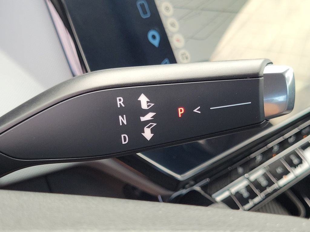 Used 2027 Chevrolet Bolt LT w/ Comfort Package FWD image 12