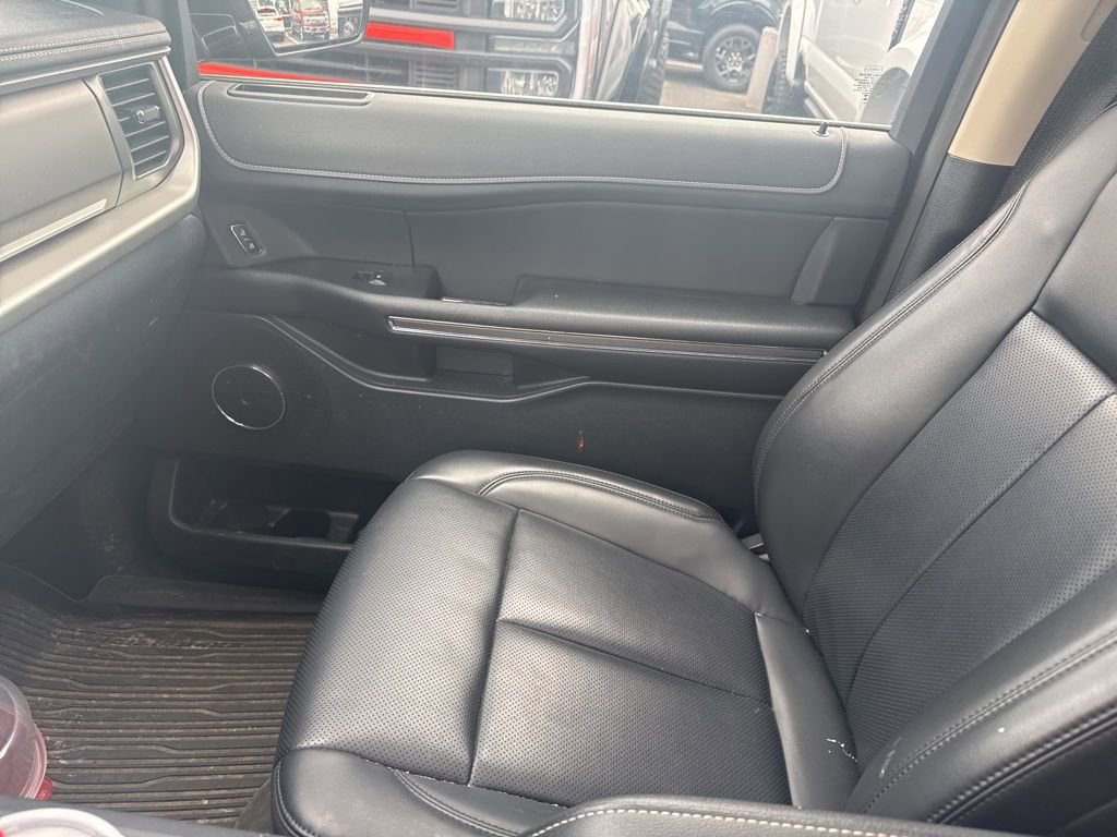 Used 2023 Ford Expedition XLT AWD/4WD image 15