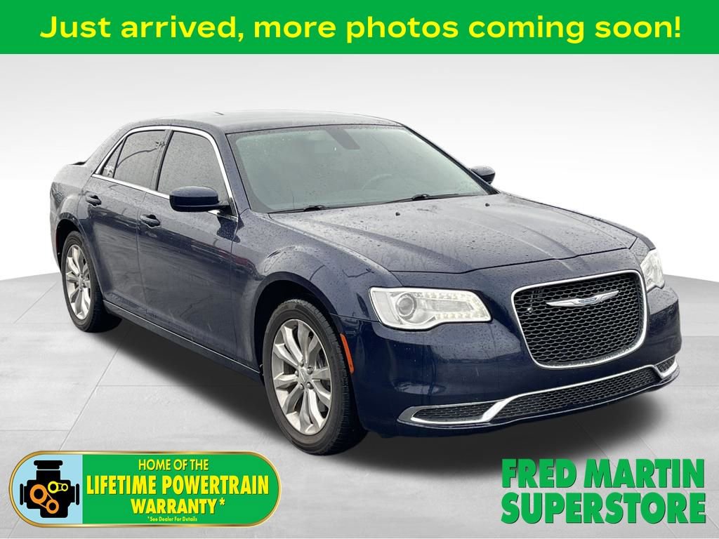 Used 2017 Chrysler 300 Limited image 1