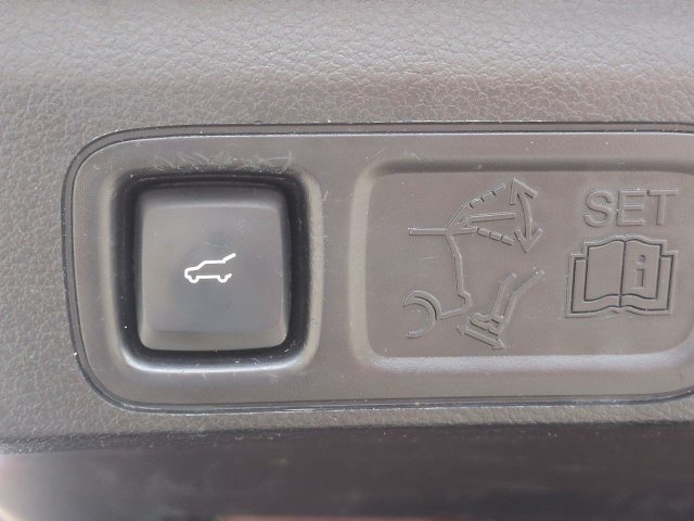 Used 2019 Ford Expedition Limited w/ Equipment Group 303A AWD/4WD image 14