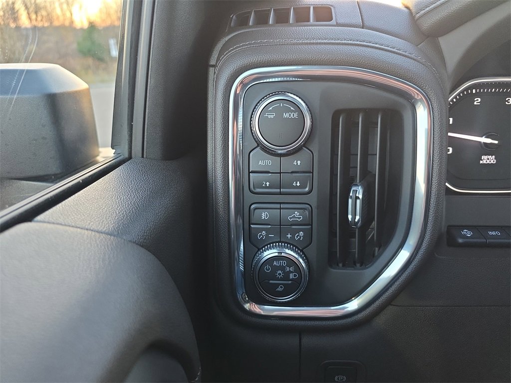 Certified 2023 GMC Sierra 3500 Denali w/ Denali Ultimate Package image 31