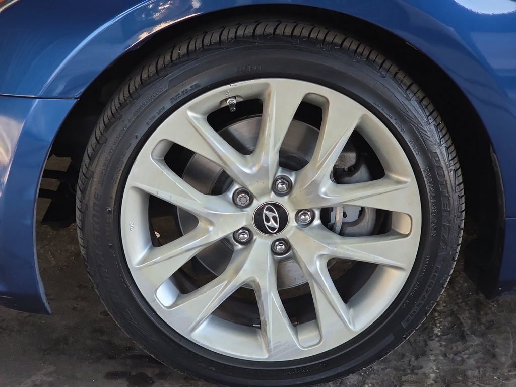 Used 2015 Hyundai Genesis 3.8 image 25