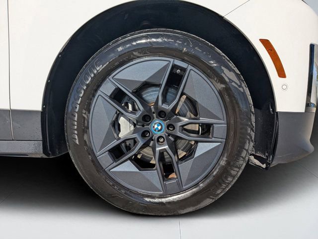 Used 2023 BMW iX xDrive50 image 10