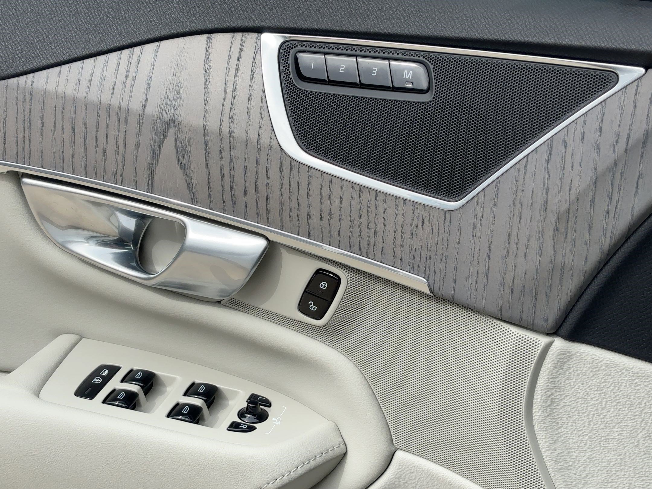 Used 2024 Volvo XC90 B6 Plus w/ Protection Package Premier image 13