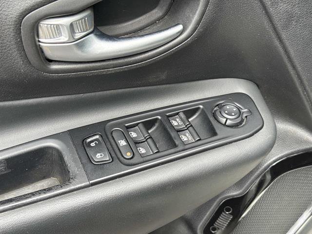 Used 2020 Jeep Renegade Altitude FWD image 11
