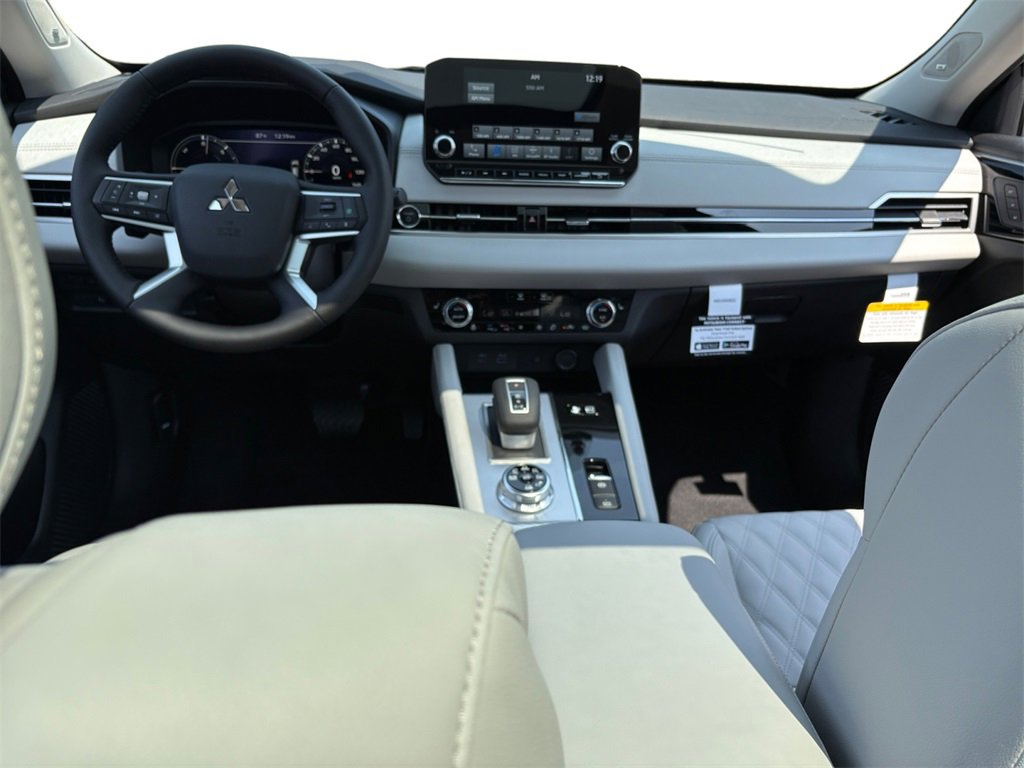 New 2025 Mitsubishi Outlander SEL image 4