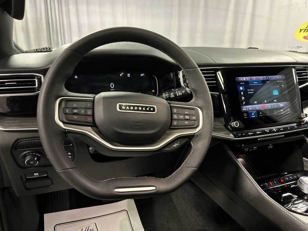 Used 2023 Jeep Wagoneer L Series III w/ Premium Group I image 15