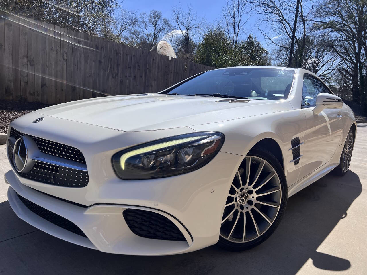 Used 2018 Mercedes-Benz SL 550 SL 550 2dr Roadster w/ Driver Assistance Package image 2