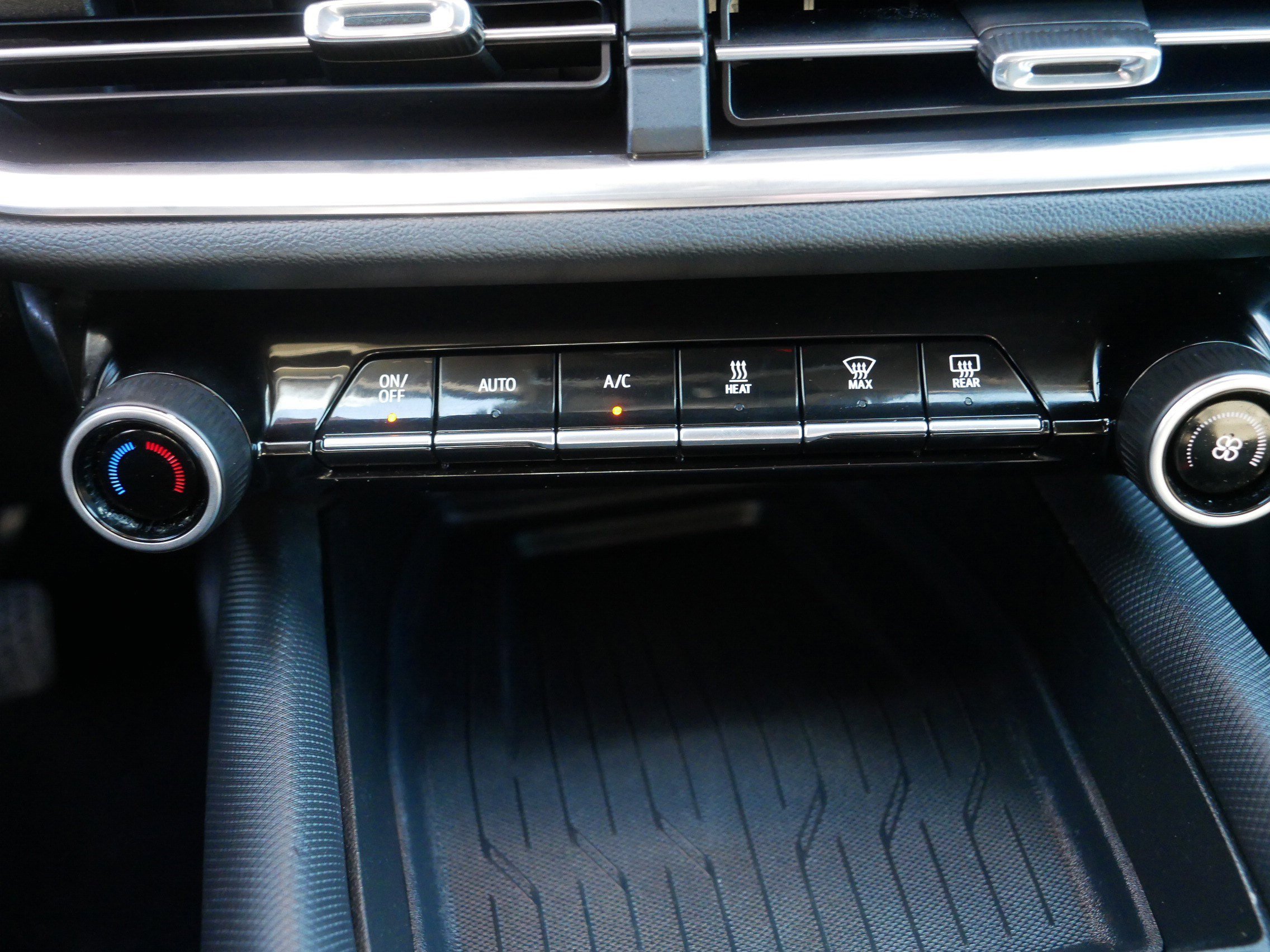 Used 2024 Chevrolet Equinox EV LT image 31