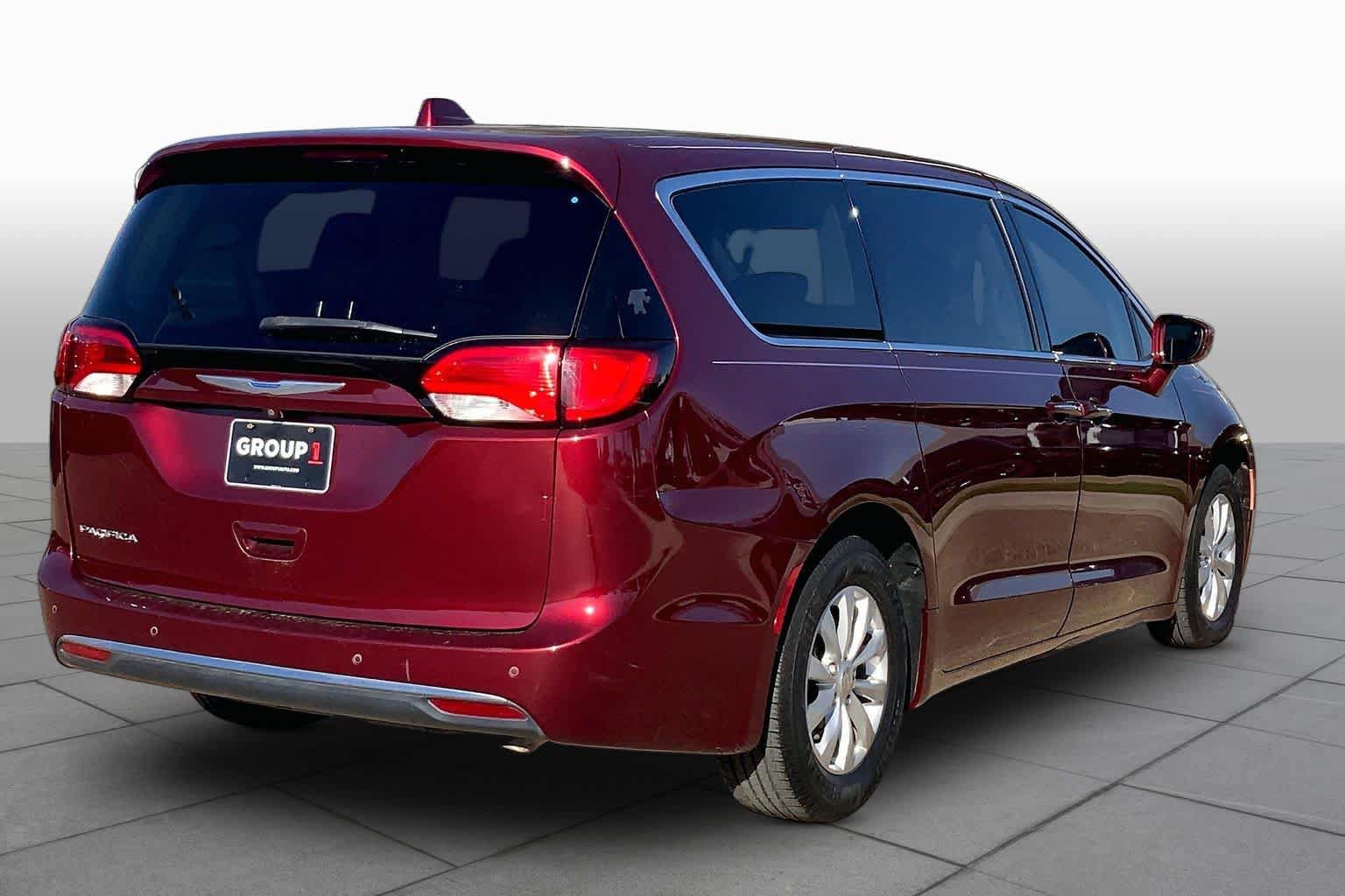 Used 2018 Chrysler Pacifica Touring Plus FWD image 13