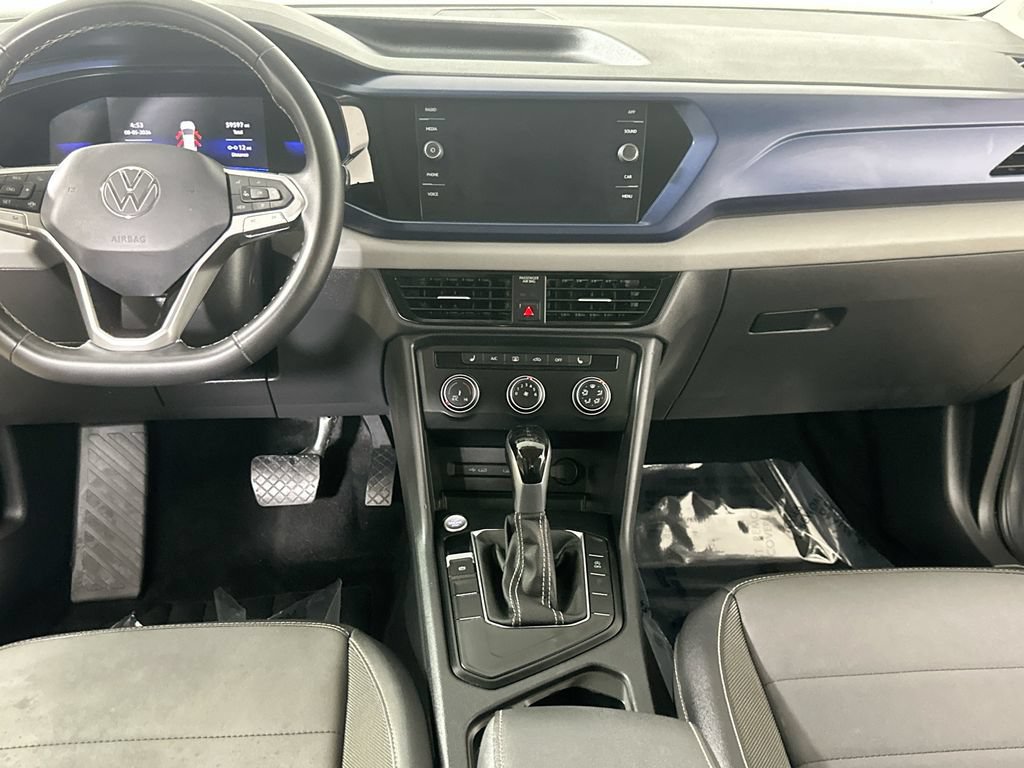 Used 2022 Volkswagen Taos SE w/ Panoramic Sunroof Package FWD image 19