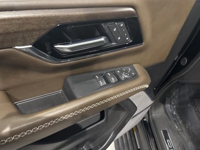 Used 2025 GMC Yukon Denali Ultimate image 16