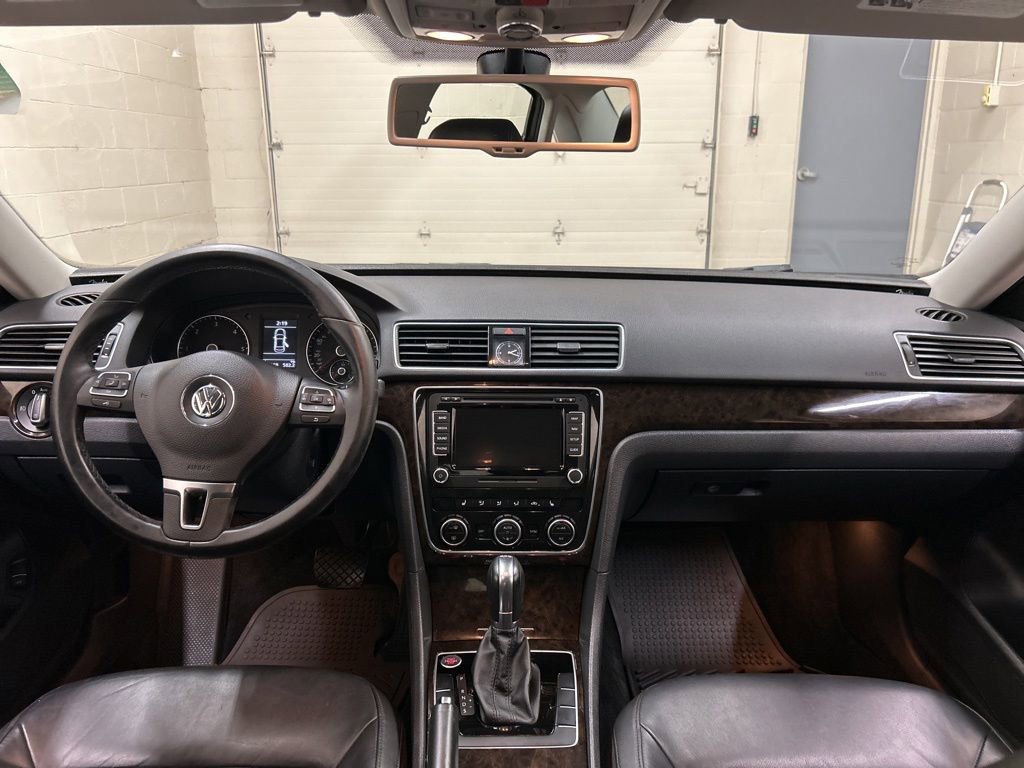 Used 2014 Volkswagen Passat TDI SEL Premium FWD image 18