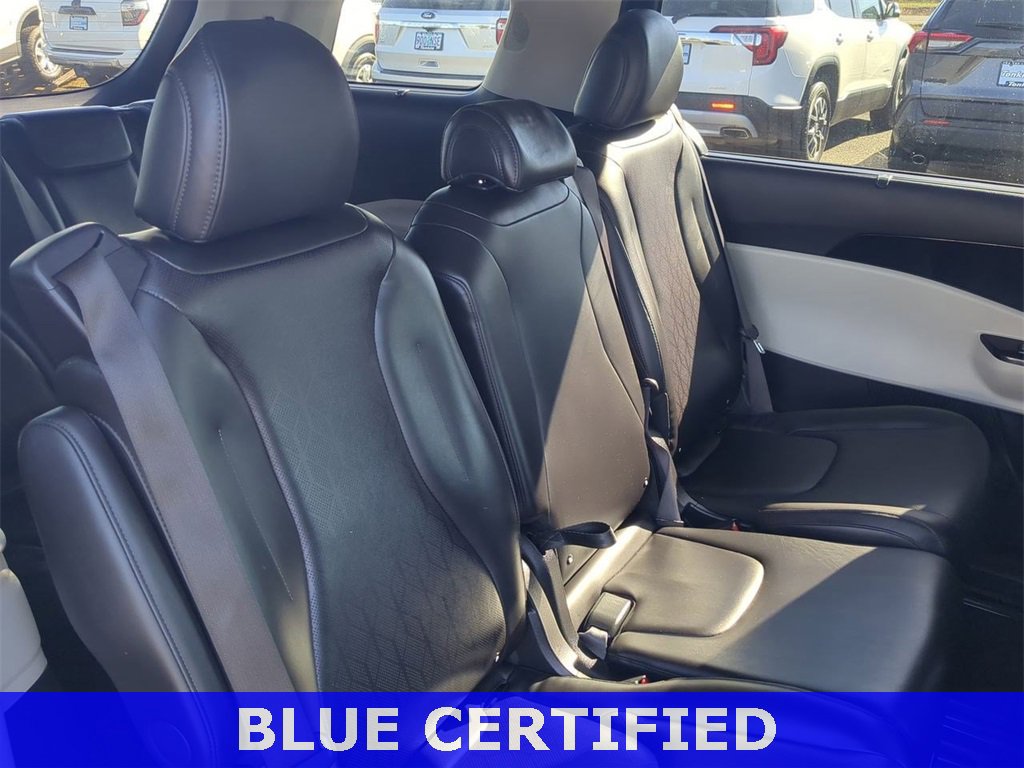 Used 2024 Kia Carnival EX image 28