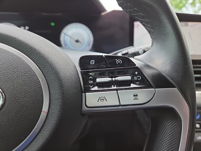 Certified 2022 Hyundai Elantra Limited FWD image 17