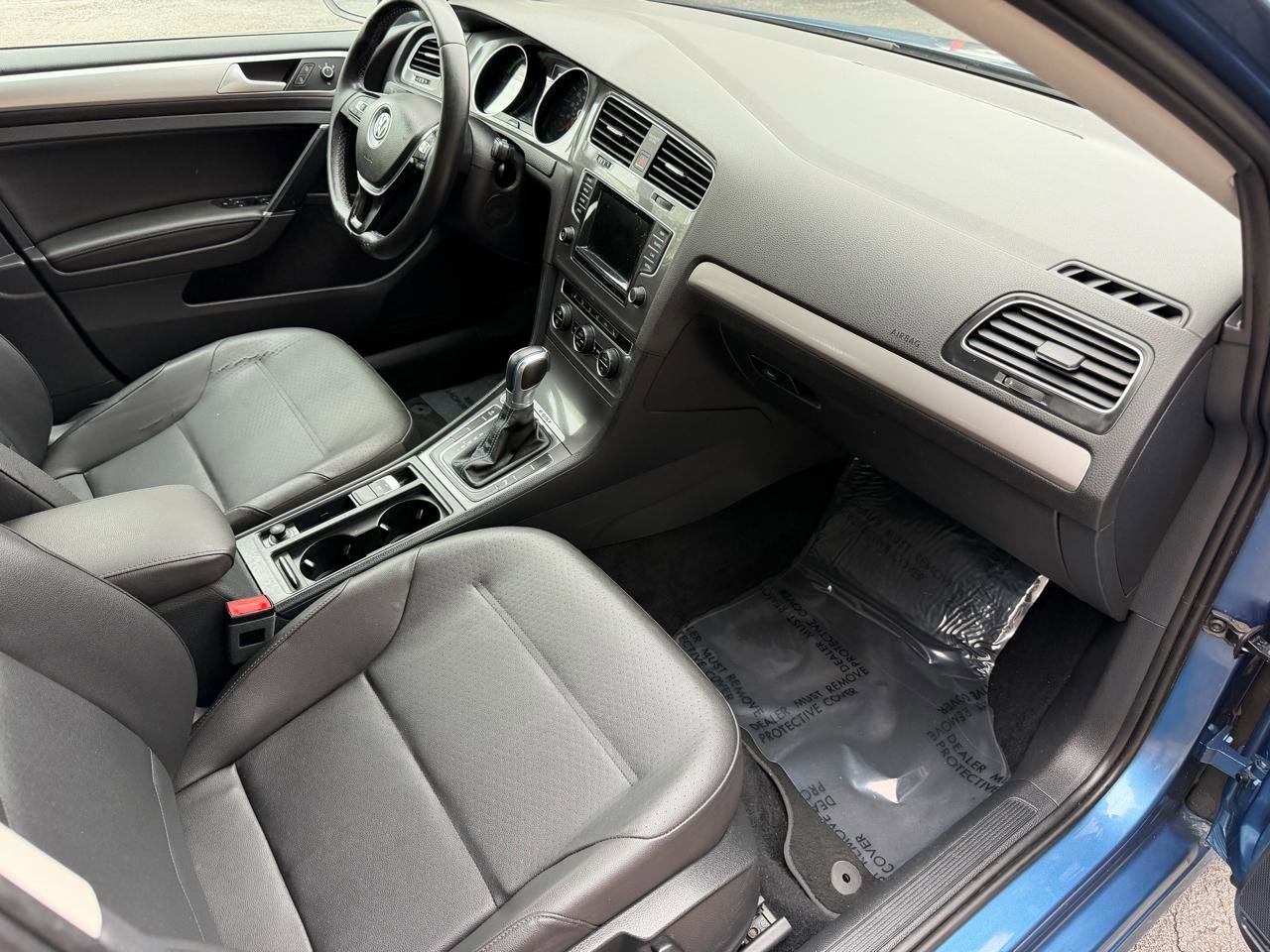 Used 2015 Volkswagen e-Golf SEL Premium image 29