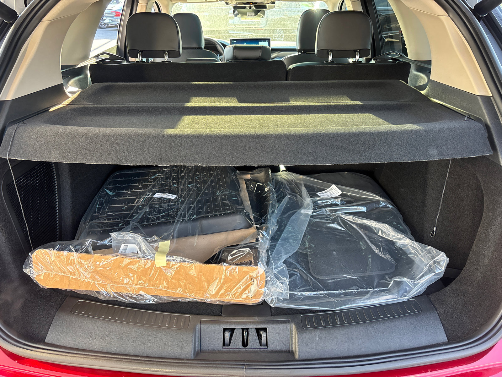 New 2026 Lincoln Corsair Reserve w/ Rear Removable Package Tray image 9