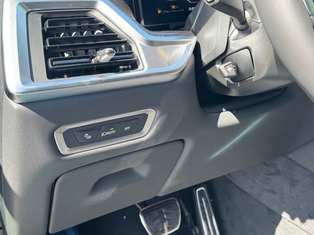 Used 2026 BMW X7 M60i w/ Climate Comfort Package image 14