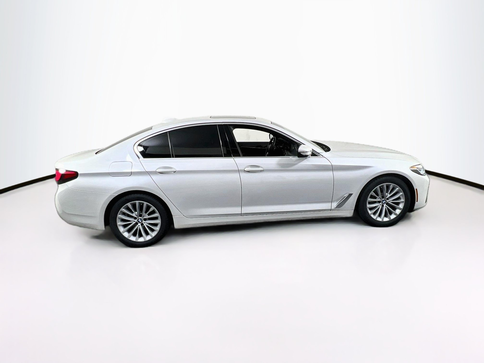 Used 2021 BMW 530i xDrive w/ Premium Package AWD/4WD image 4