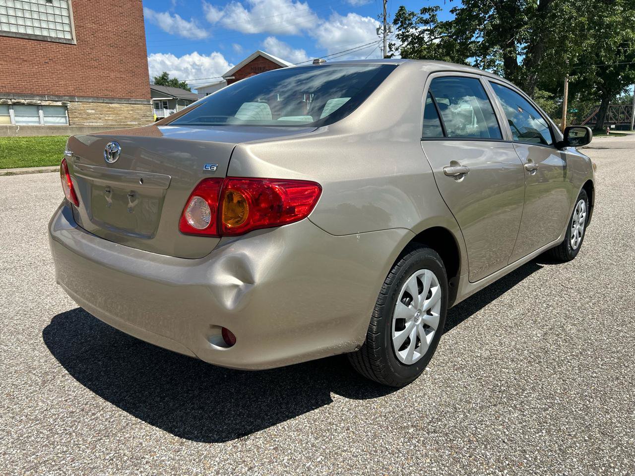 Used 2010 Toyota Corolla CE FWD image 5
