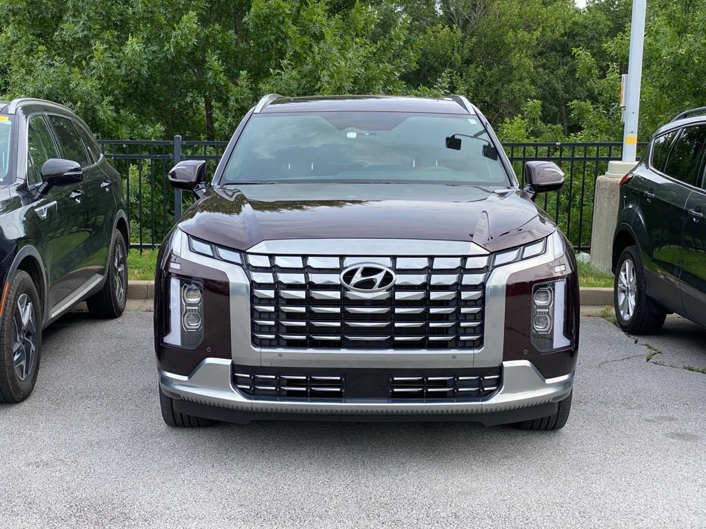 Used 2024 Hyundai Palisade Calligraphy FWD image 2