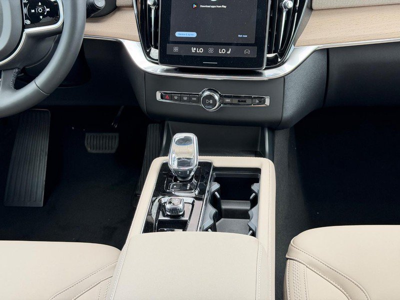 New 2026 Volvo XC90 B6 Plus w/ Protection Package Premier AWD/4WD image 8