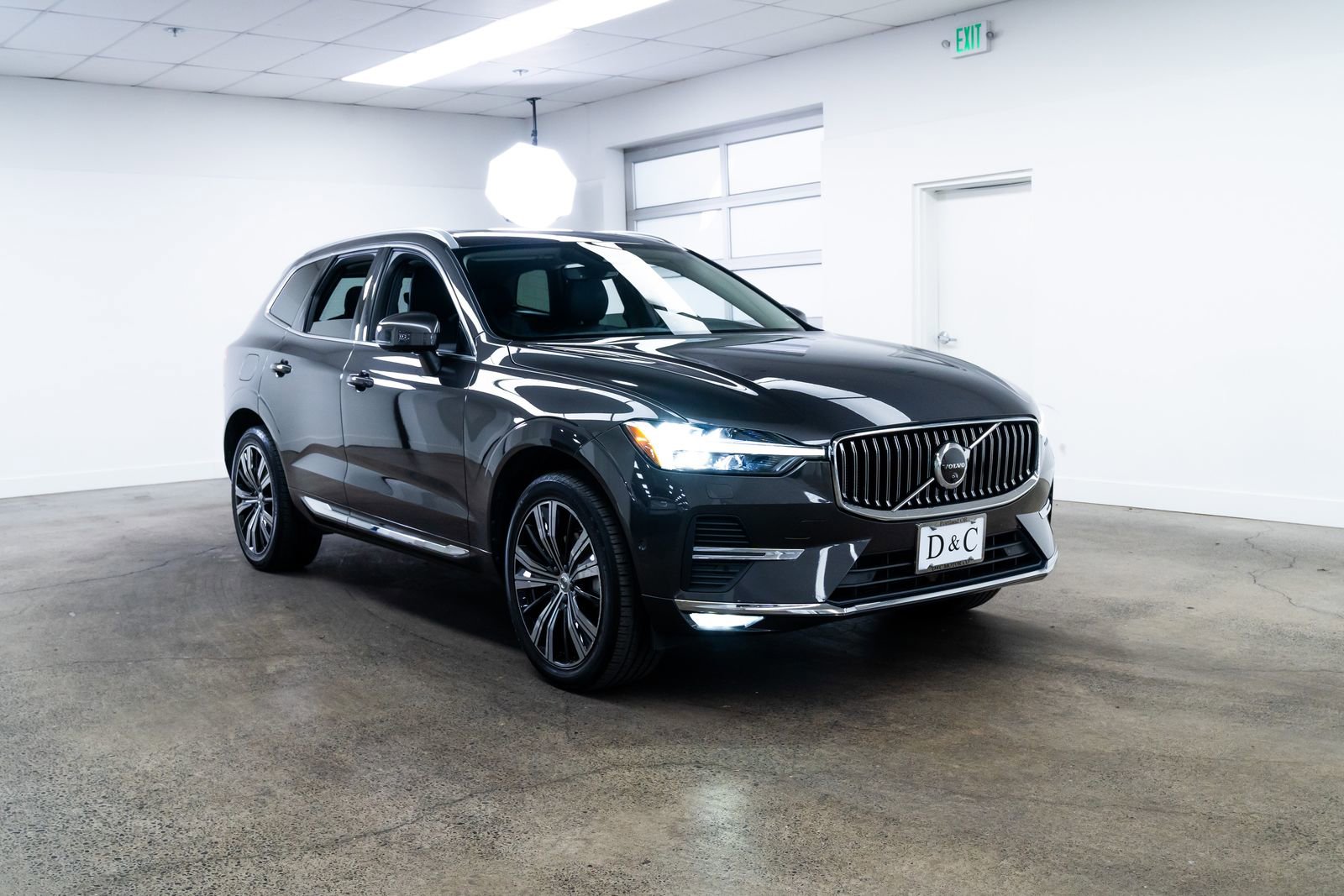 Used 2023 Volvo XC60 B5 Plus AWD/4WD image 27