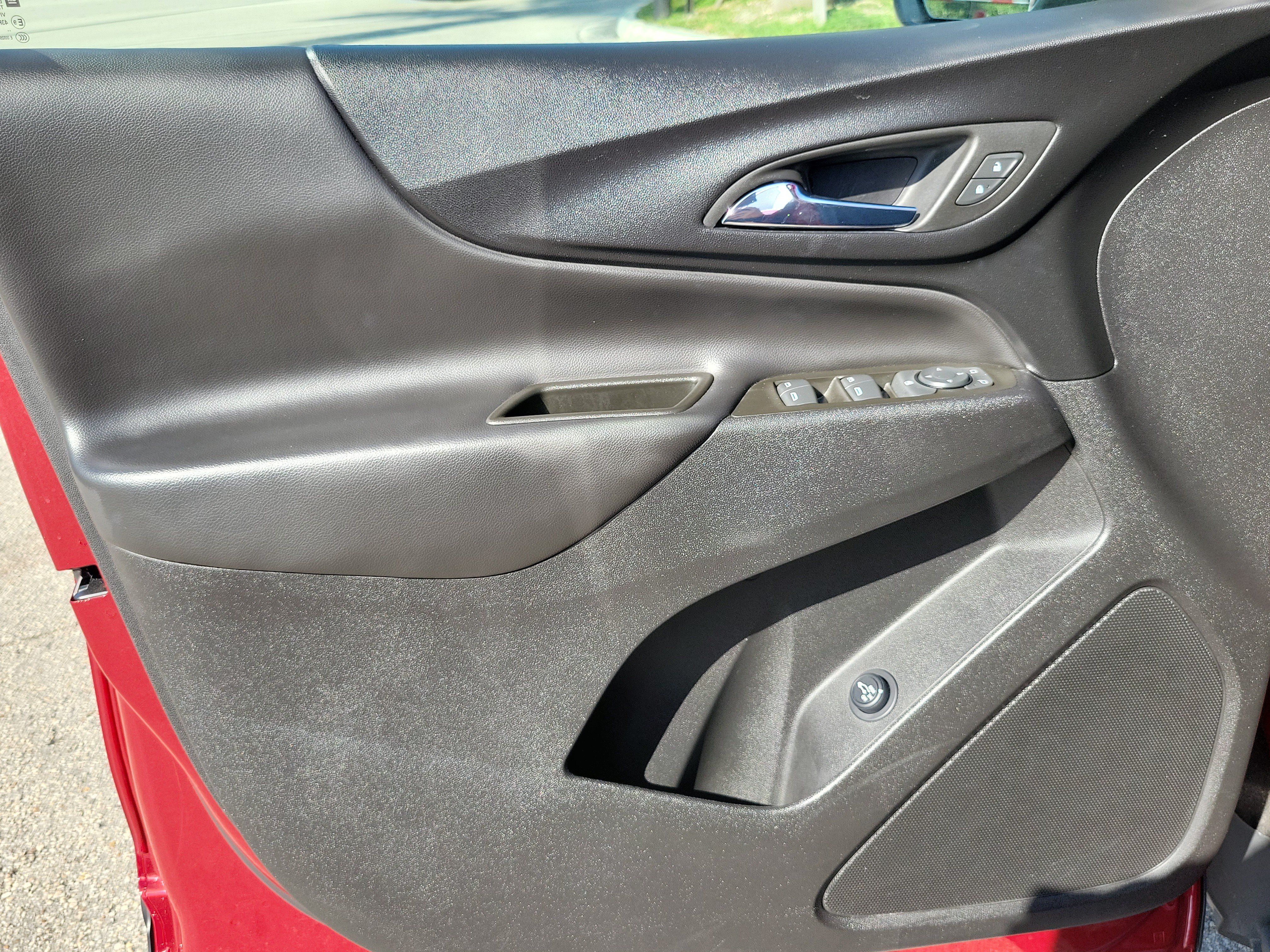 Used 2023 Chevrolet Equinox LT FWD image 25