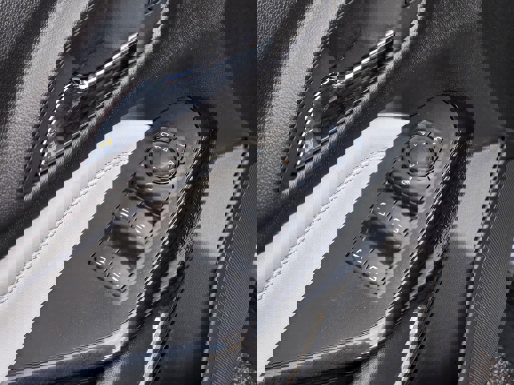 Certified 2025 Chevrolet Trax LT w/ LT Convenience Package image 19