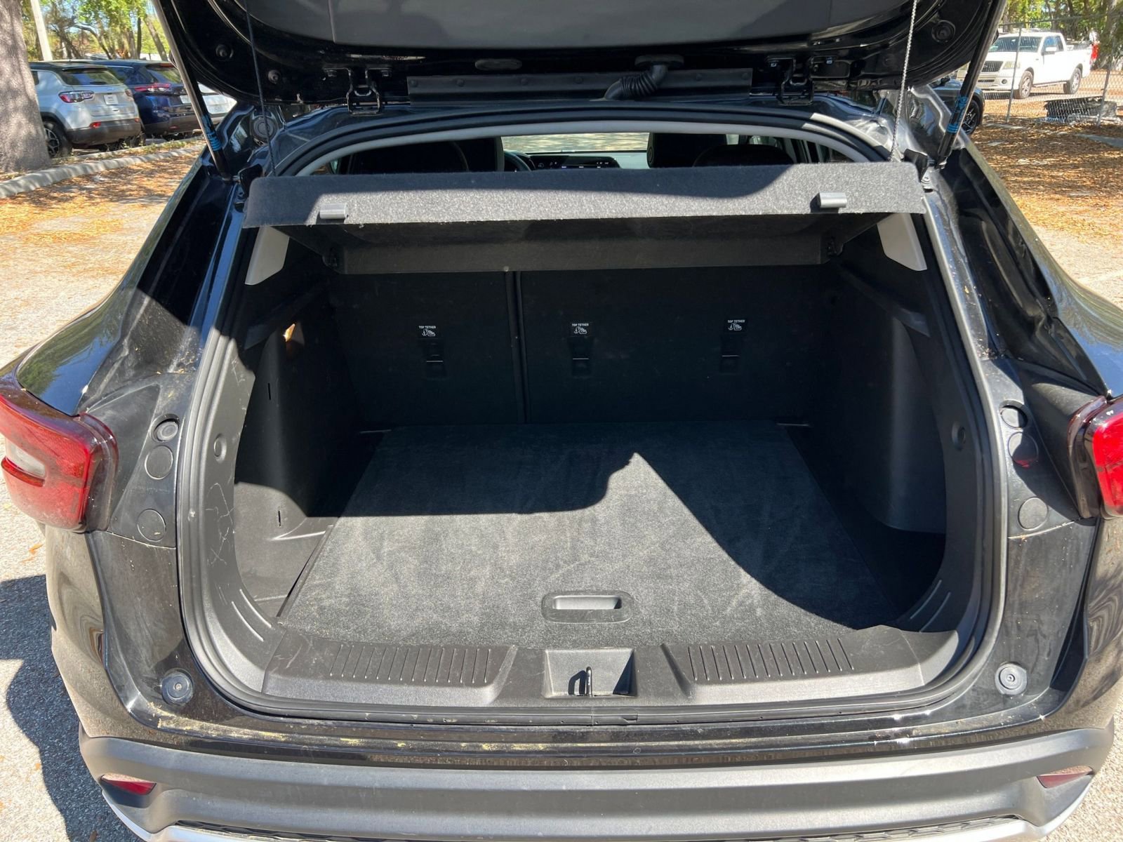 Used 2025 Chevrolet Trax LT w/ LT Convenience Package image 27