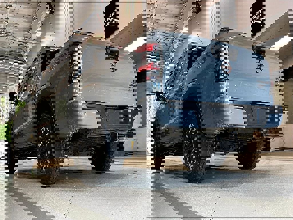 Used 2023 Nissan Frontier PRO-4X w/ Pro Convenience Package image 5