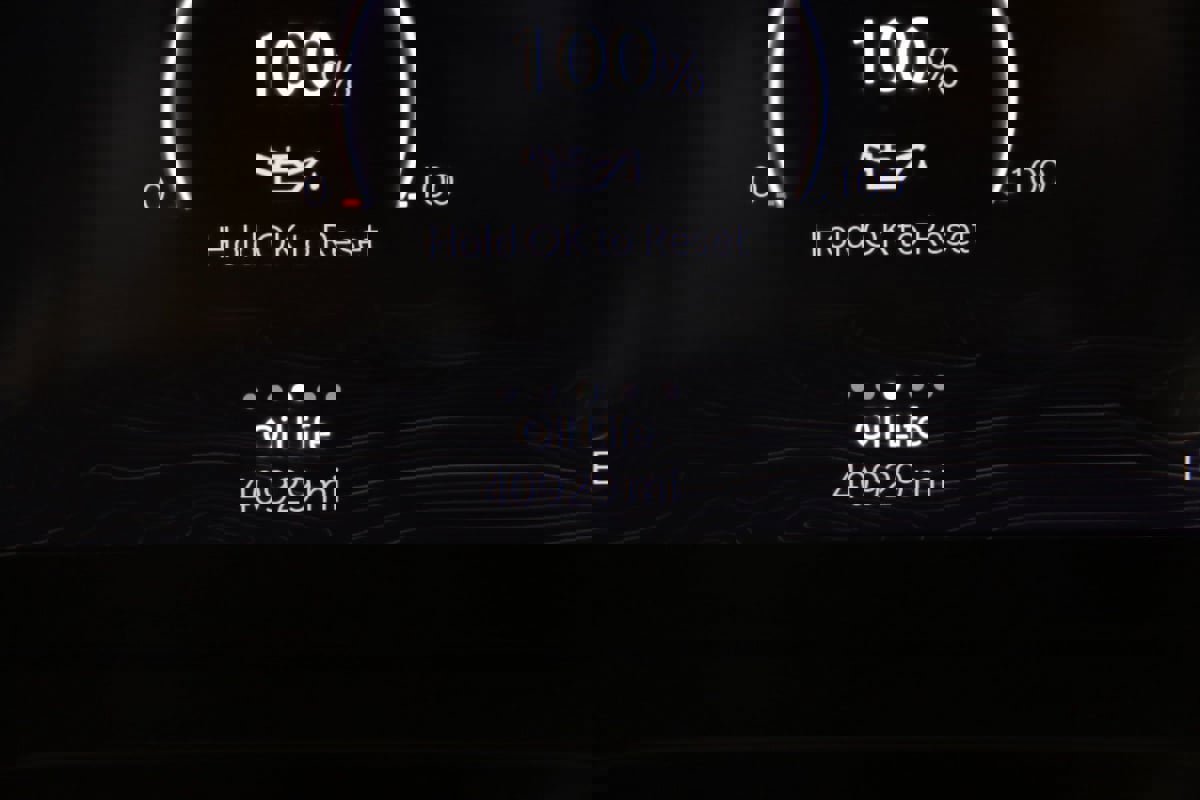 Used 2023 Jeep Grand Cherokee Summit w/ Luxury Tech Group V image 43