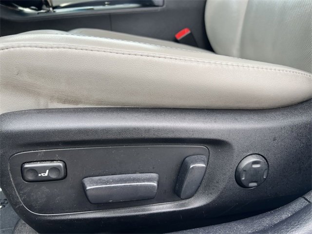 Used 2014 Toyota Avalon Limited image 29