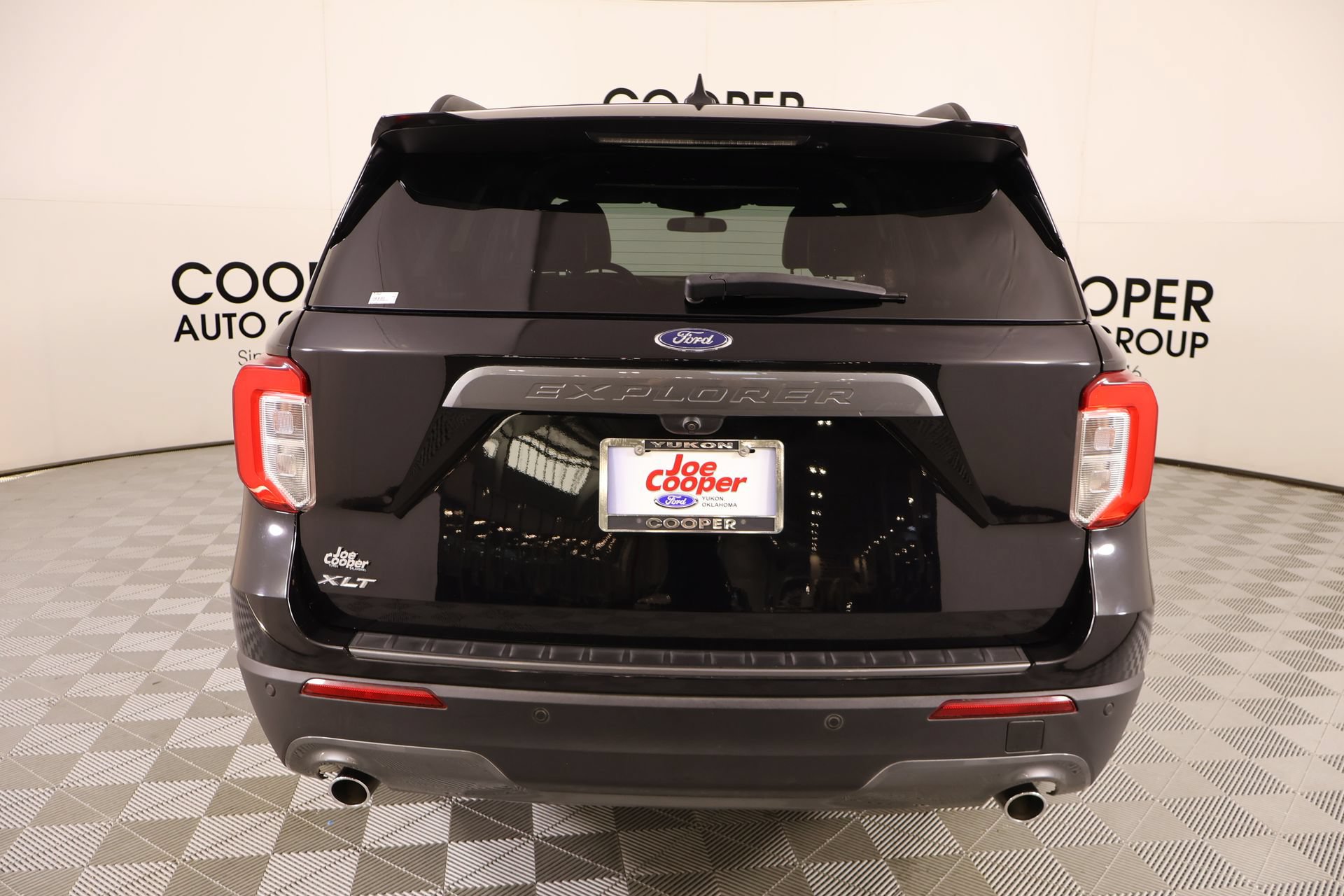 Used 2023 Ford Explorer XLT w/ Equipment Group 202A RWD image 23