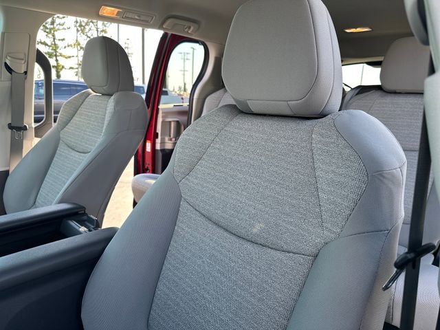 Used 2023 Toyota Sienna LE FWD image 11