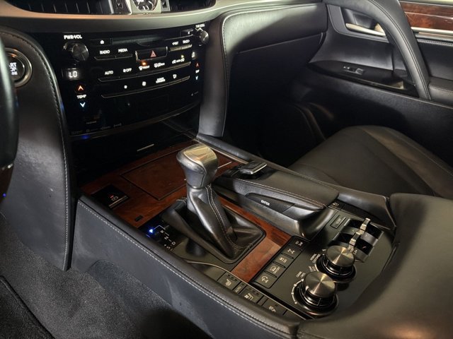 Used 2020 Lexus LX 570 4WD w/ Luxury Package image 20