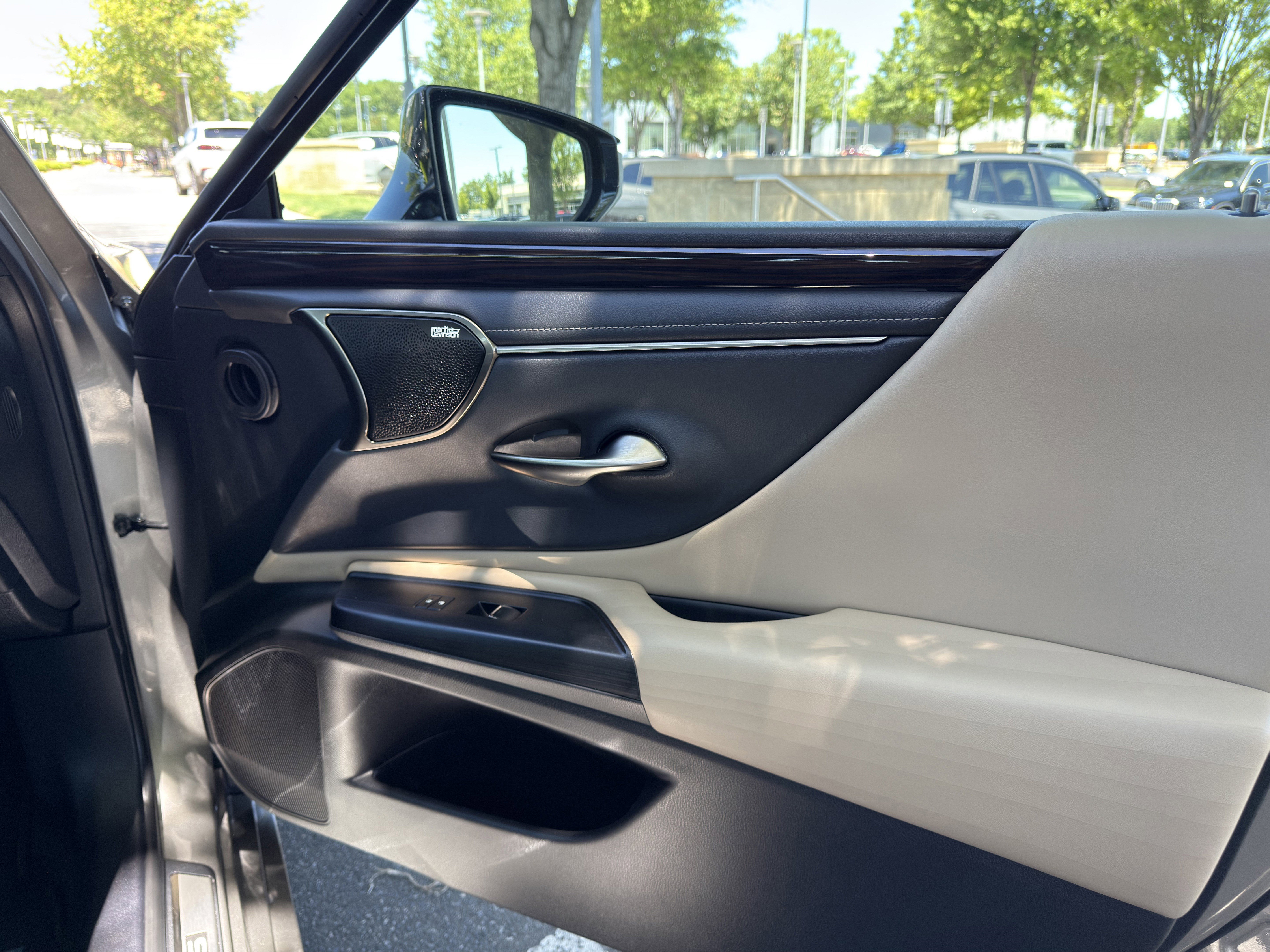 Used 2021 Lexus ES 350 Ultra Luxury w/ Accessory Package 2 FWD image 44