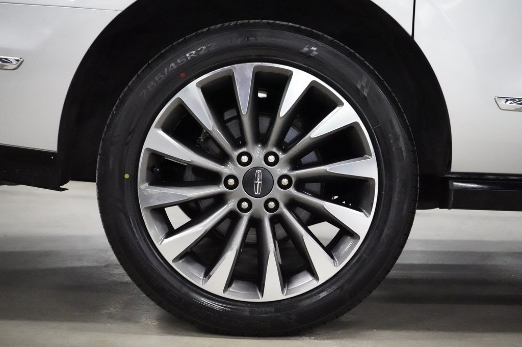 Used 2019 Lincoln Navigator L Select RWD image 37