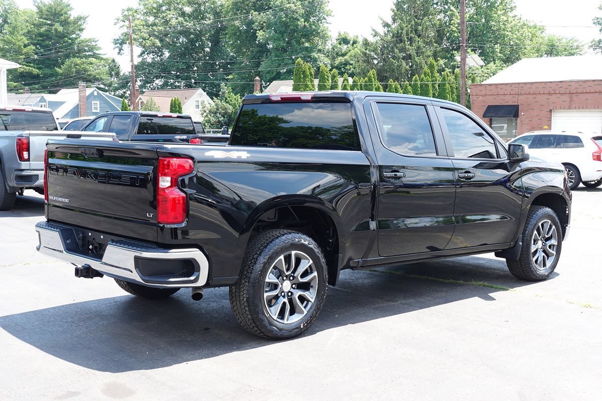 Used 2024 Chevrolet Silverado 1500 LT AWD/4WD image 3