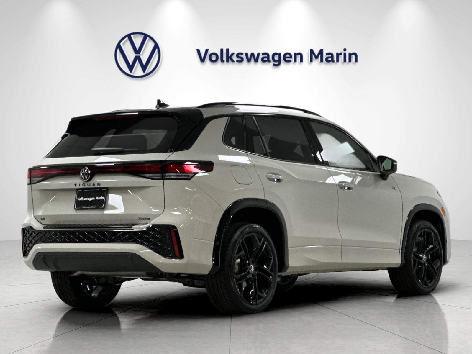 New 2026 Volkswagen Tiguan SE R-Line AWD/4WD image 5
