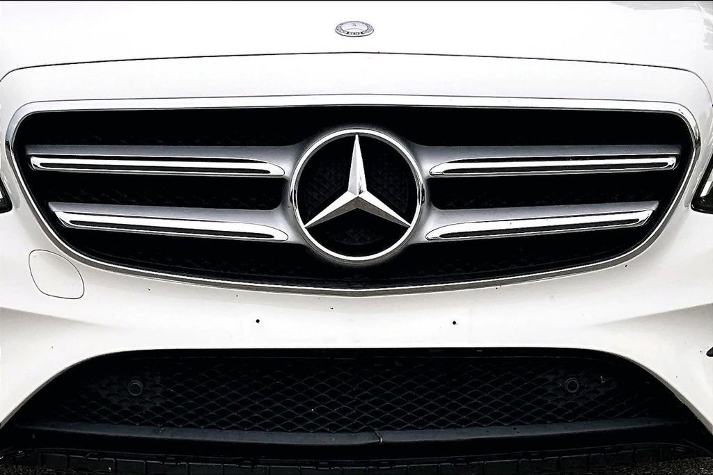 Used 2017 Mercedes-Benz E 400 4MATIC Wagon image 28