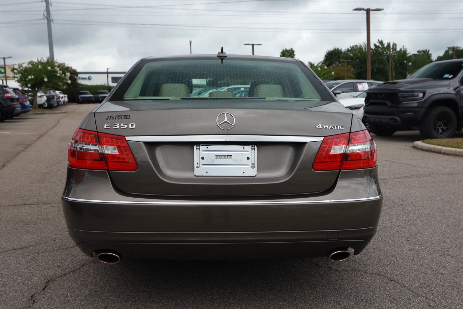 Used 2011 Mercedes-Benz E 350 4MATIC Sedan image 4