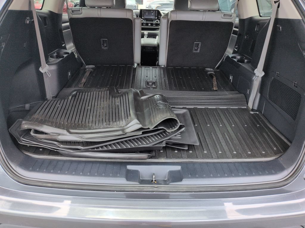 Used 2021 Toyota Highlander XLE AWD/4WD image 23
